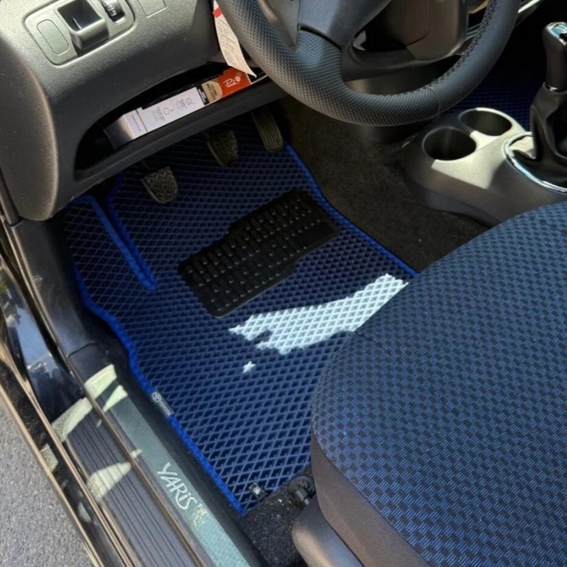 Toyota Yaris 1999 - 2005 Arası Akıllı Premium Eva Oto Paspas (Aksesuarlar Fiyata Dahil Değildir)