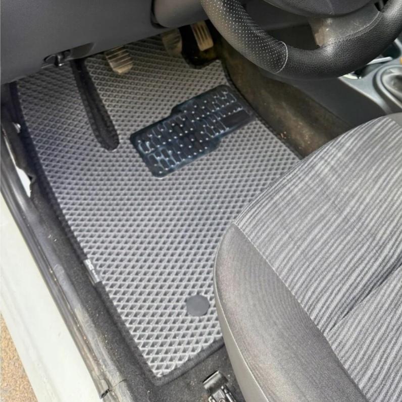 Dacia Sandero 2004 - 2012 Akıllı Premium Eva Oto Paspas (Aksesuarlar Fiyata Dahil Değildir)