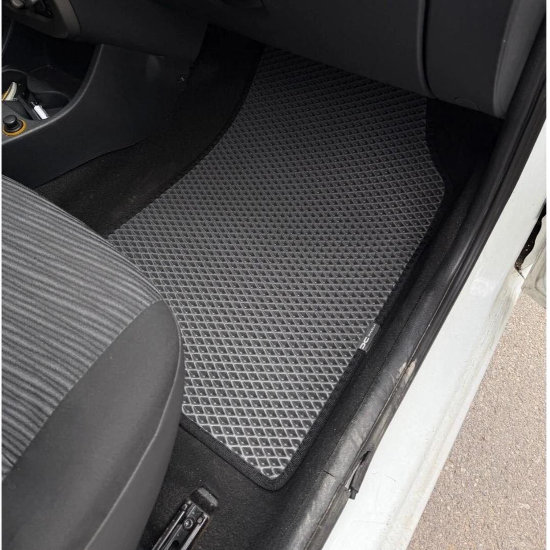 Dacia Sandero 2004 - 2012 Akıllı Premium Eva Oto Paspas (Aksesuarlar Fiyata Dahil Değildir)