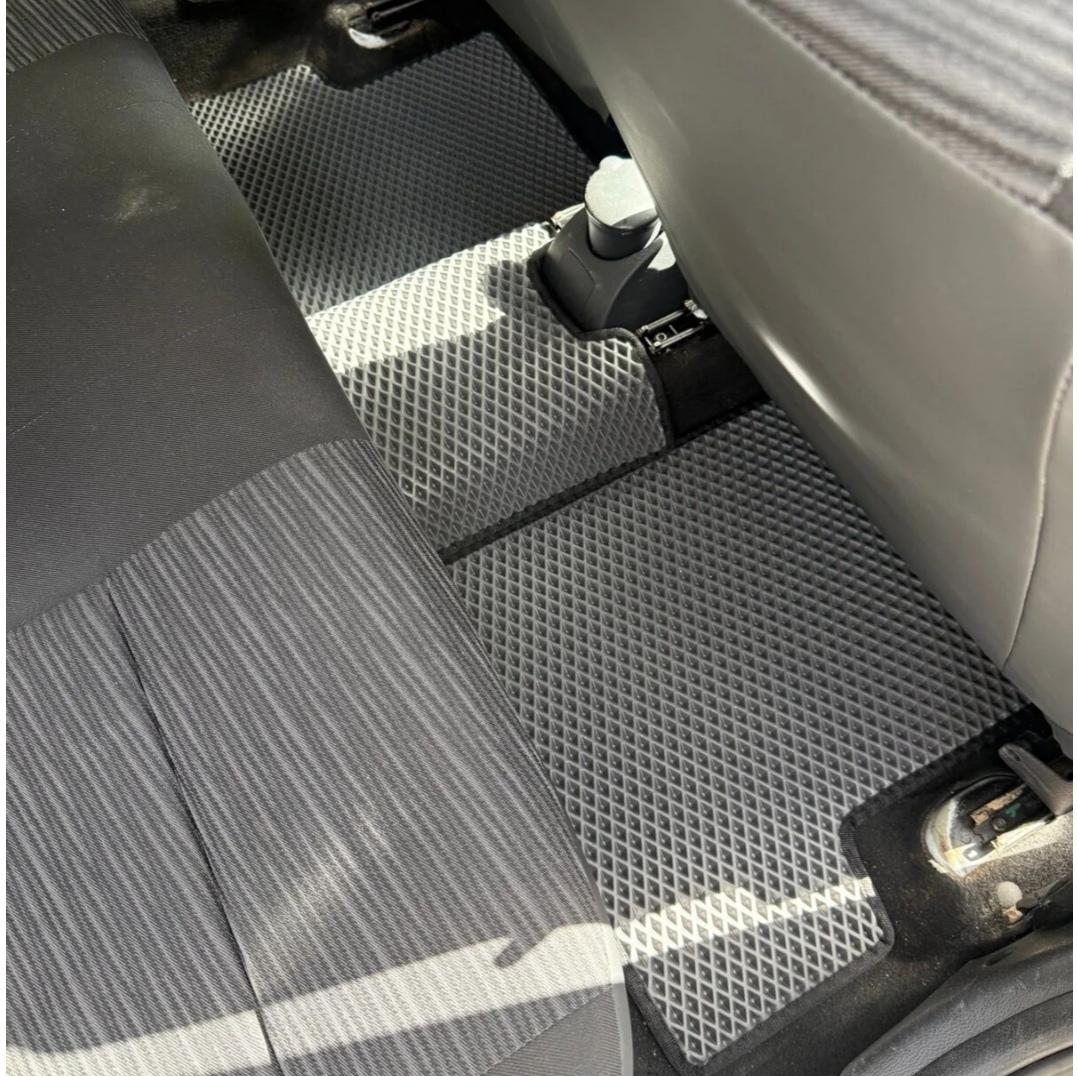 Dacia Sandero 2004 - 2012 Akıllı Premium Eva Oto Paspas (Aksesuarlar Fiyata Dahil Değildir)